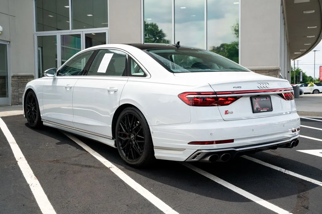 Audi S8 photo 19