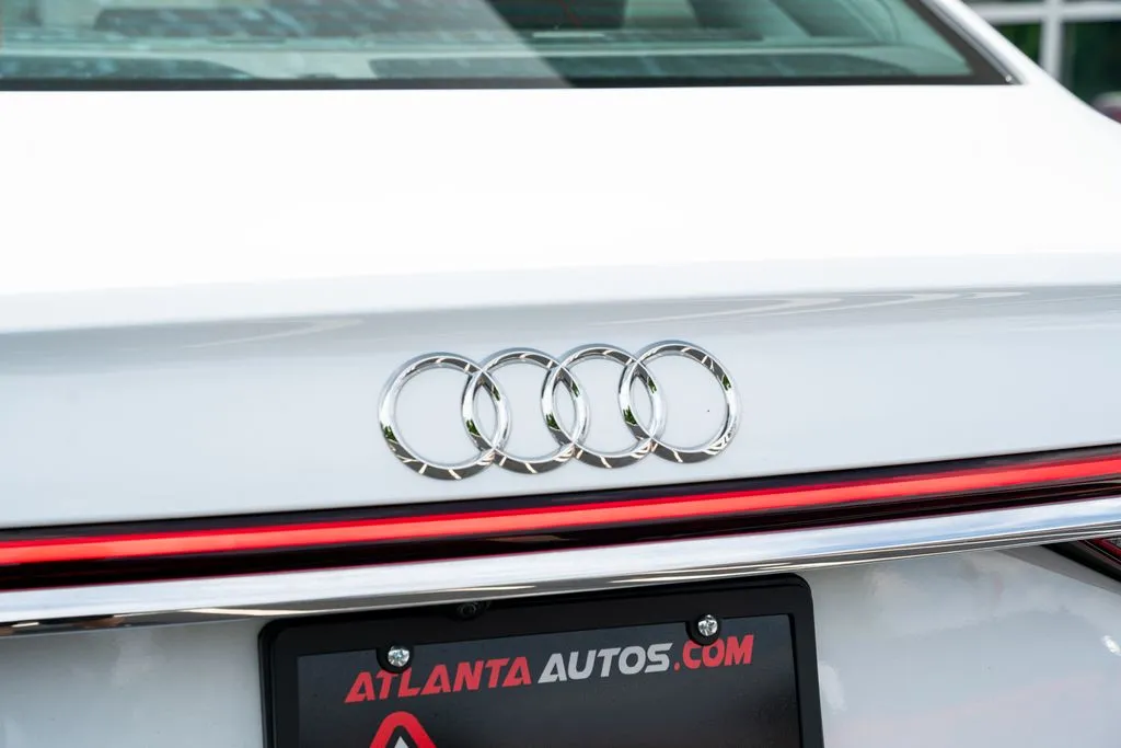 Audi S8 photo 17