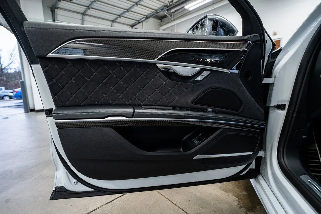 Audi S8 photo 28