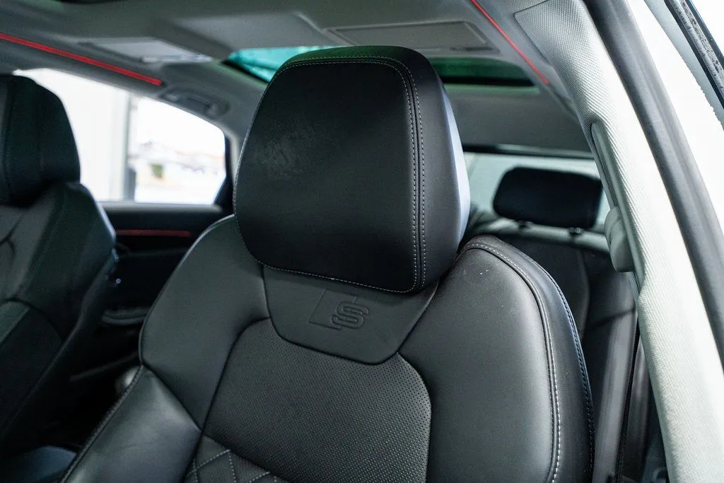 Audi S8 photo 37