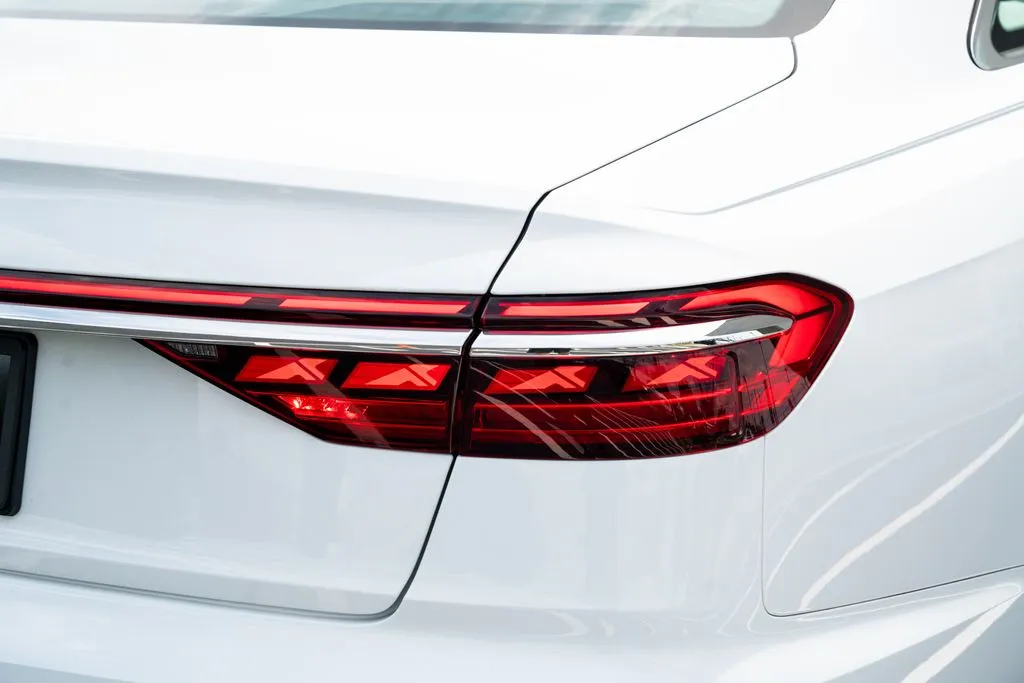 Audi S8 photo 14