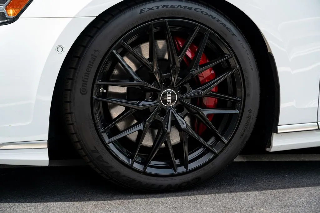 Audi S8 photo 24