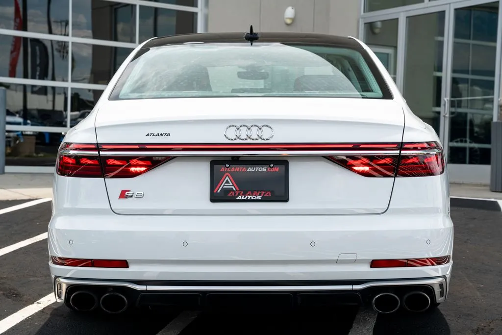 Audi S8 photo 16