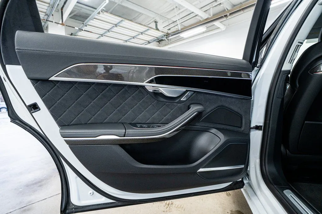 Audi S8 photo 50