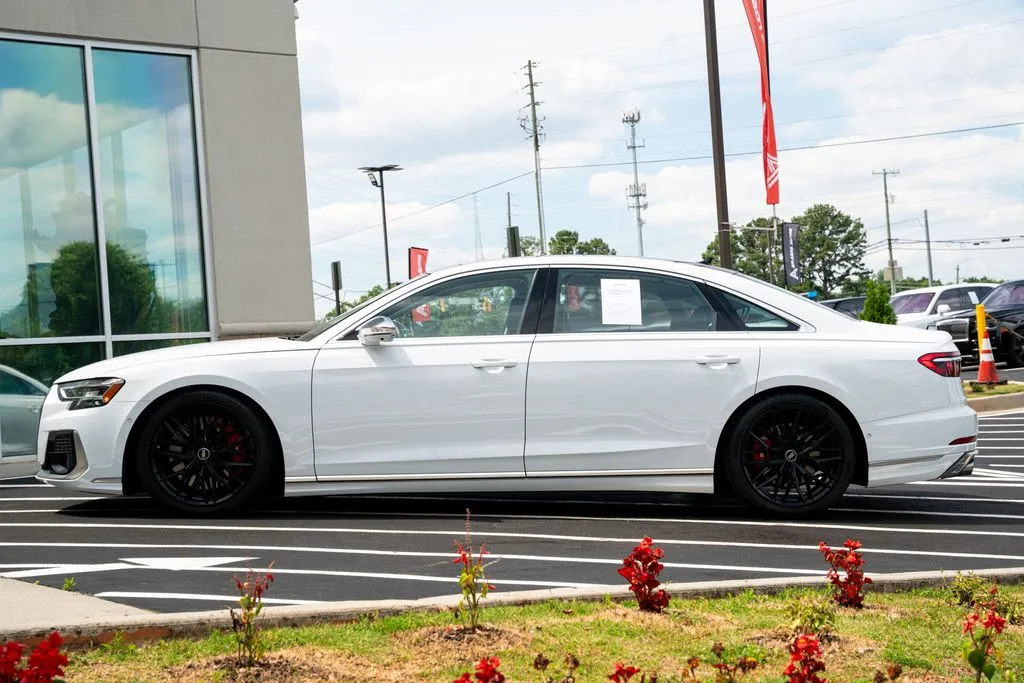Audi S8 photo 22