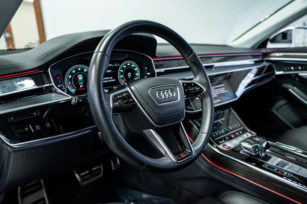 Audi S8 photo 33