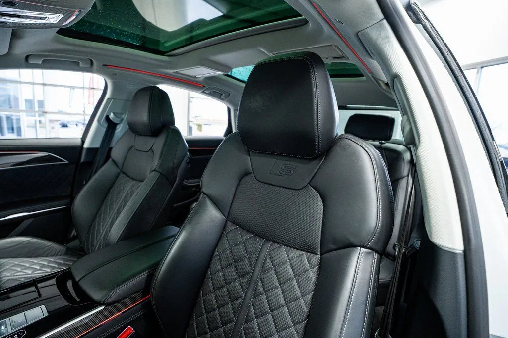 Audi S8 photo 36