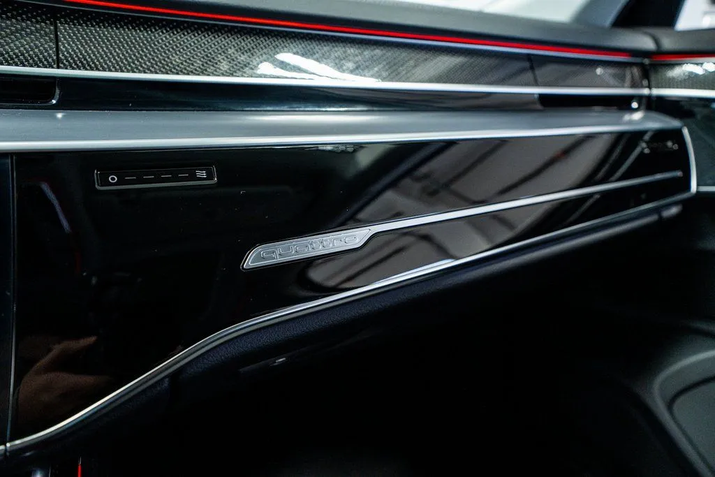 Audi S8 photo 49