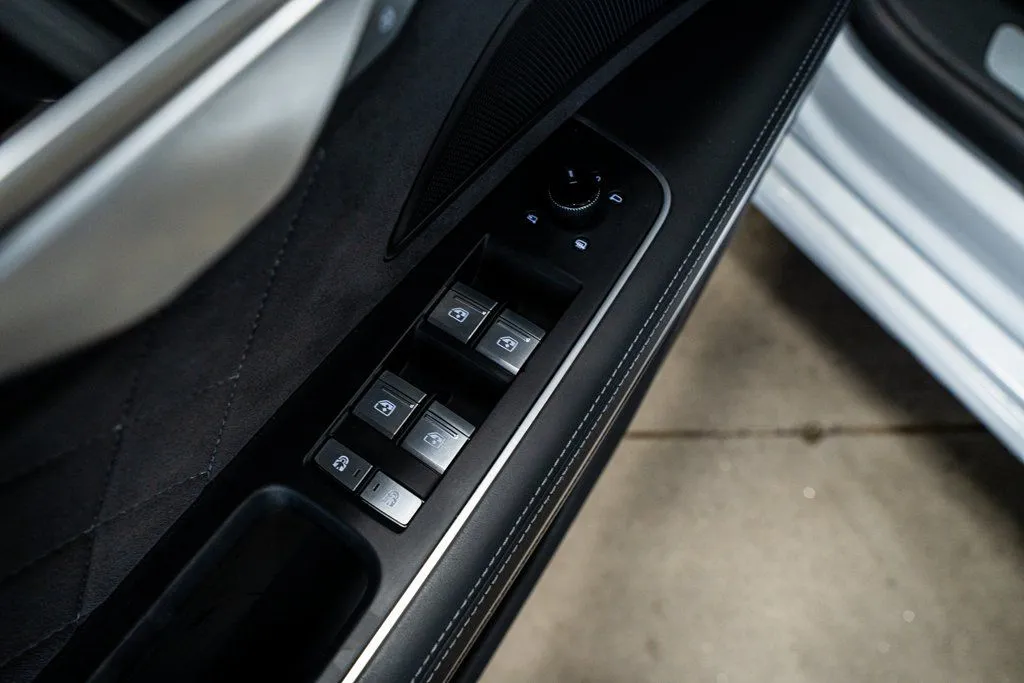 Audi S8 photo 30