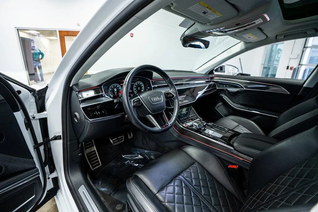 Audi S8 photo 32