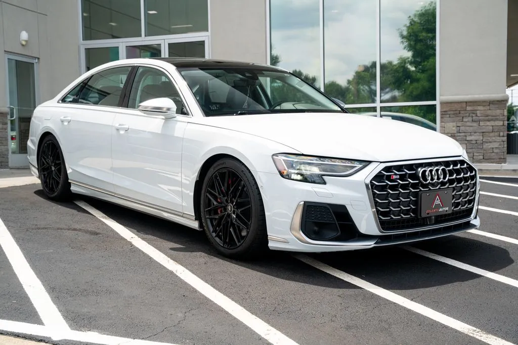 Audi S8 photo 7