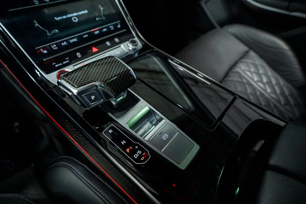 Audi S8 photo 47