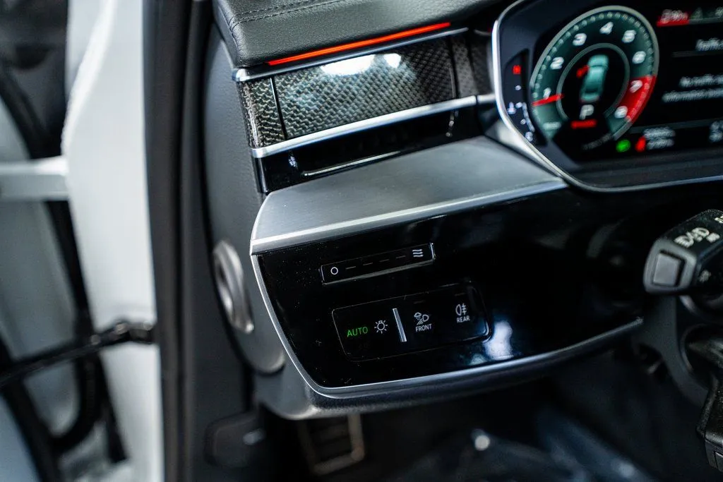 Audi S8 photo 34