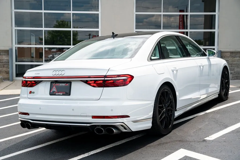 Audi S8 photo 13