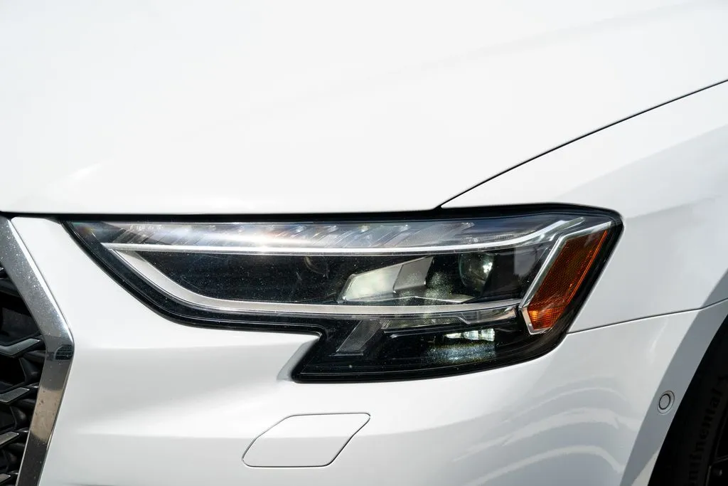Audi S8 photo 25