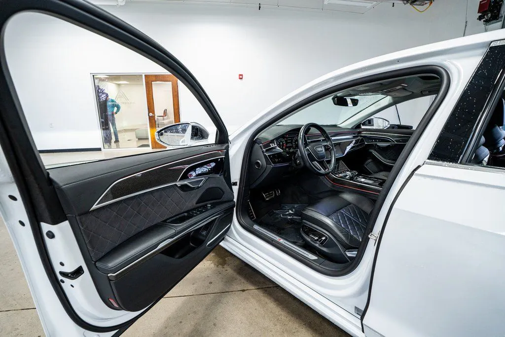Audi S8 photo 31