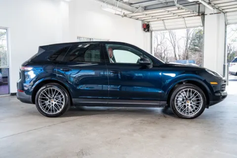 More photos of 2022 Porsche Cayenne Platinum Edition at Atlanta Autos, GA