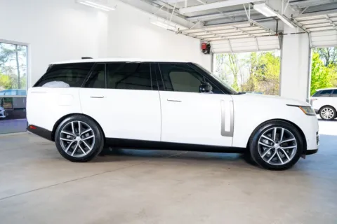 More photos of 2024 Land Rover Range Rover SE at Atlanta Autos, GA