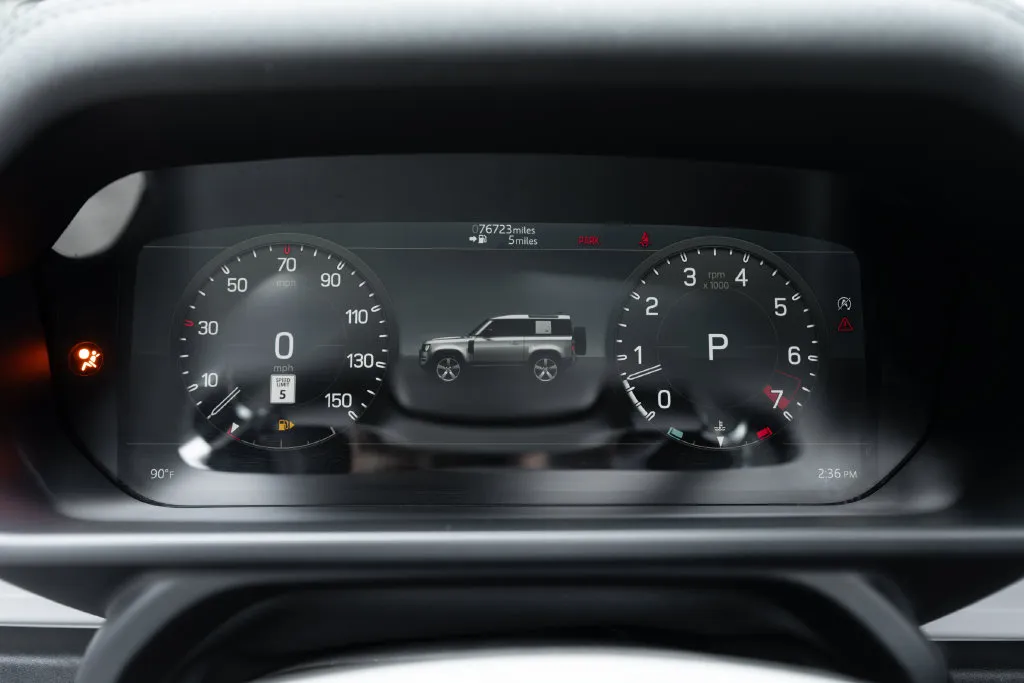 Land Rover Defender photo 28