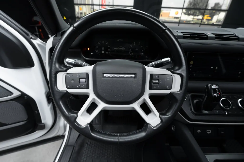 Land Rover Defender photo 25