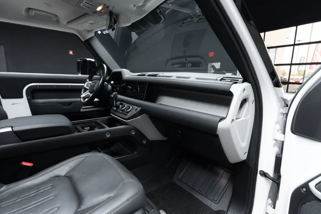 Land Rover Defender photo 38