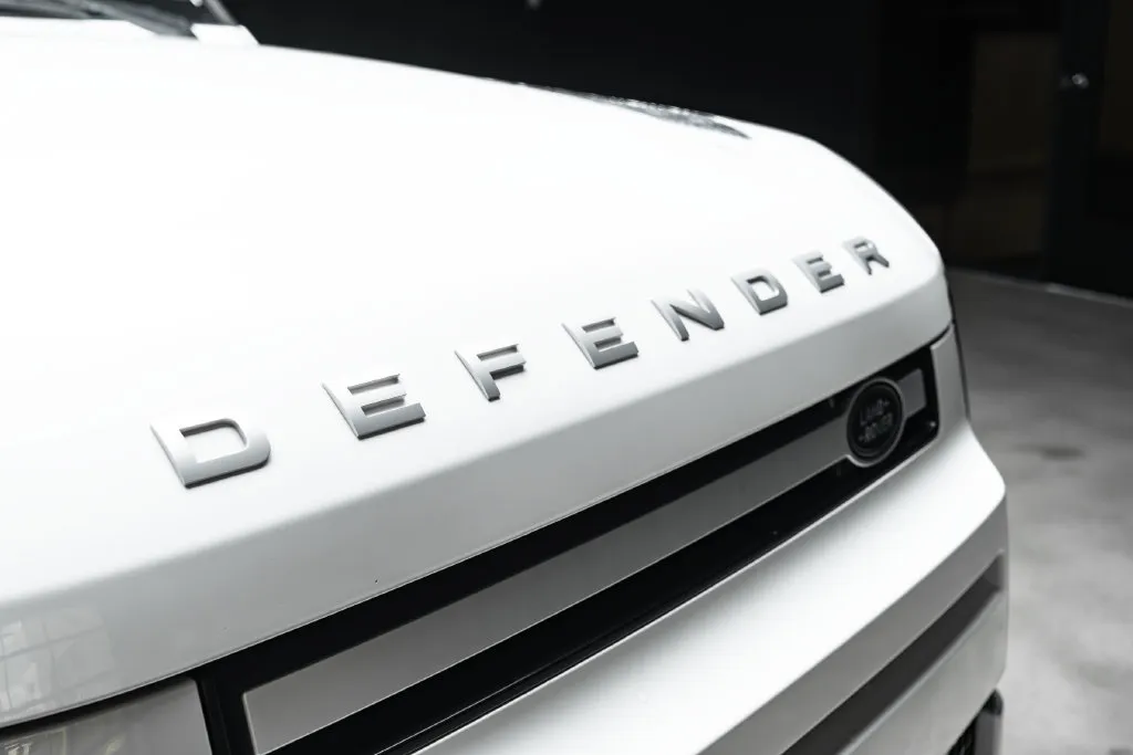 Land Rover Defender photo 5