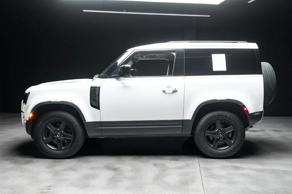 Land Rover Defender photo 19