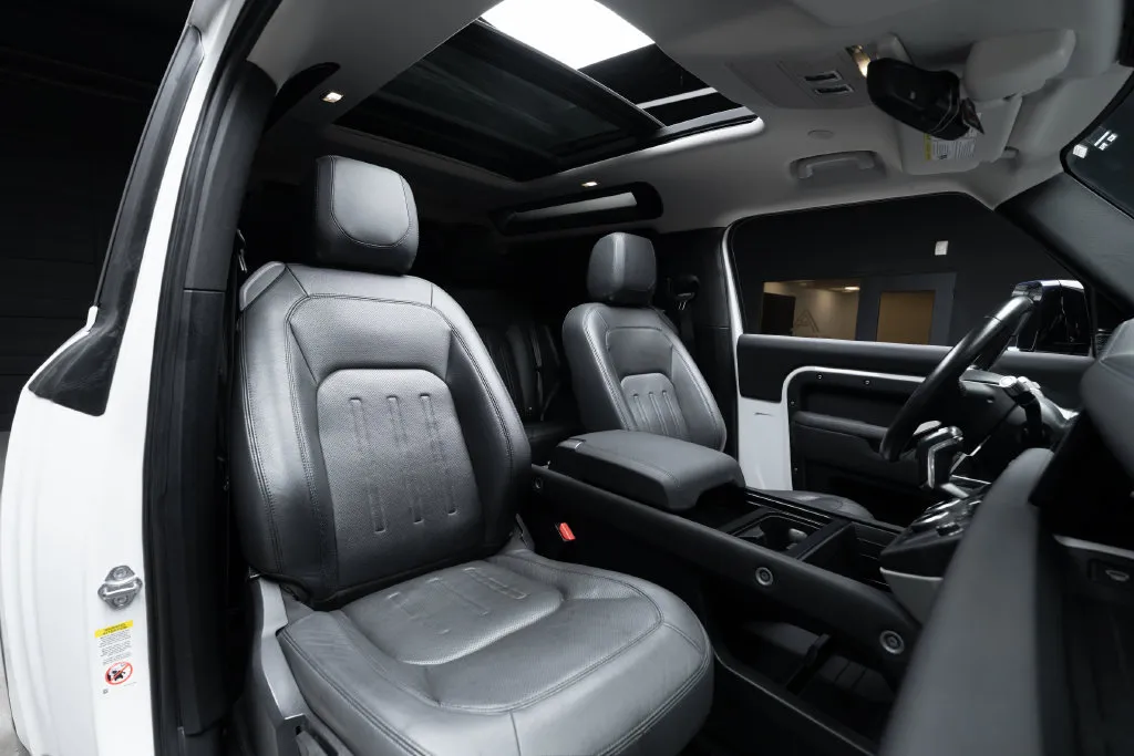 Land Rover Defender photo 37