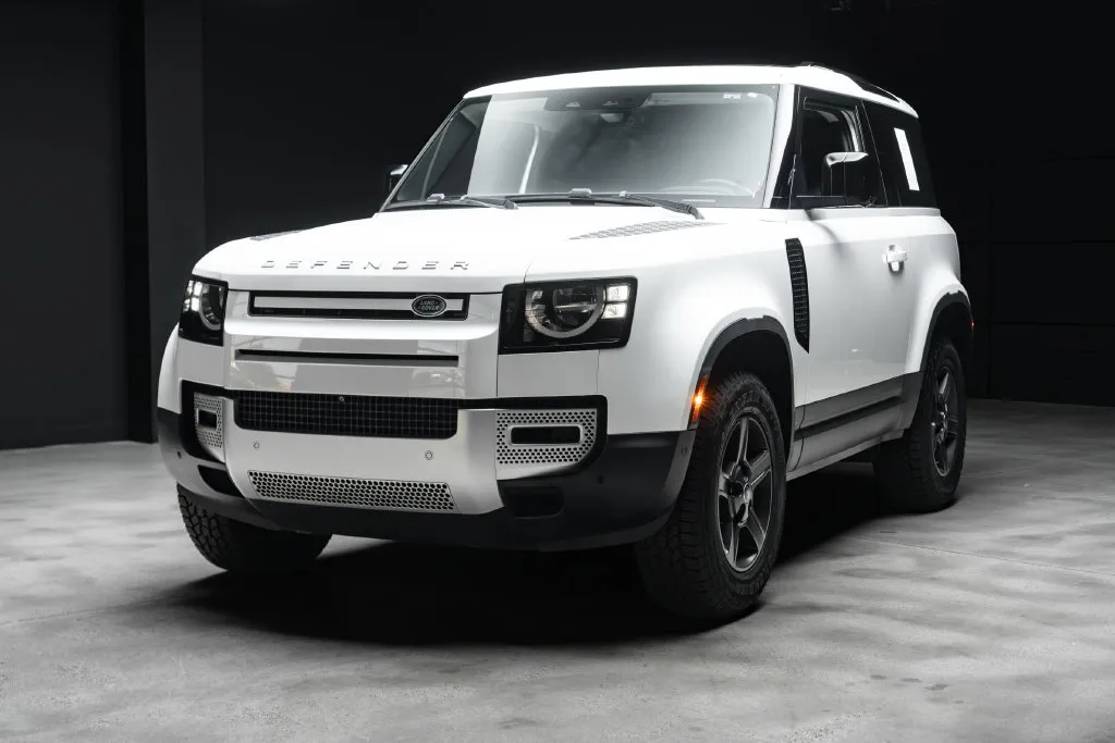 Land Rover Defender photo 2