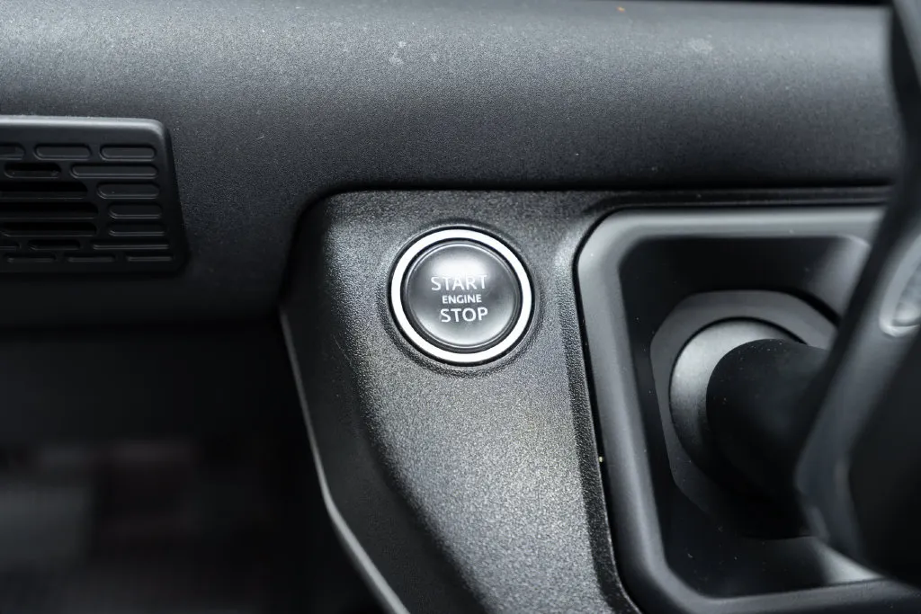 Land Rover Defender photo 29