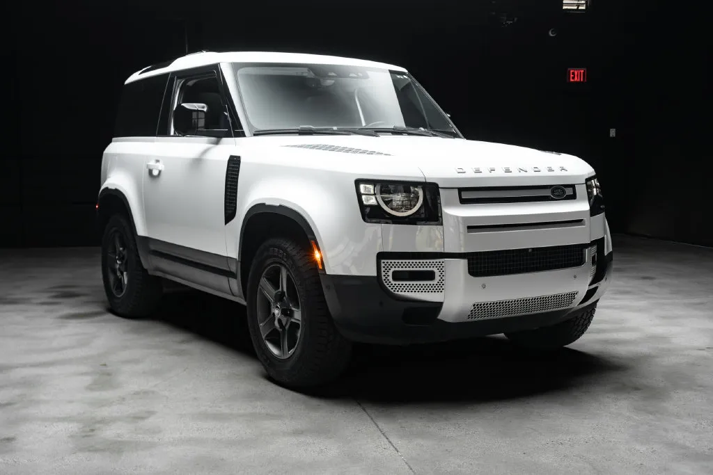 Land Rover Defender photo 7