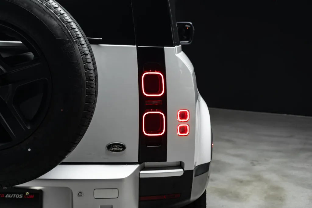 Land Rover Defender photo 13