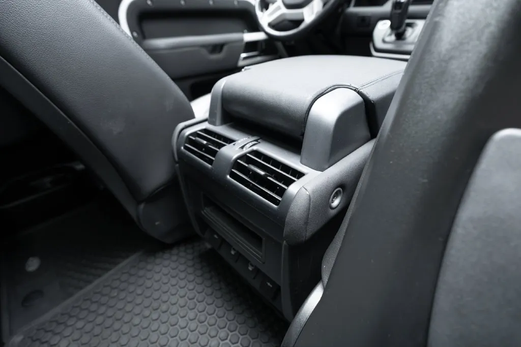 Land Rover Defender photo 43