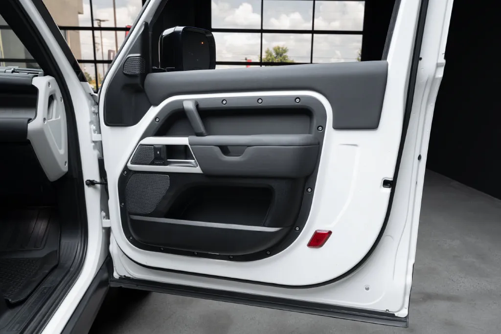 Land Rover Defender photo 41