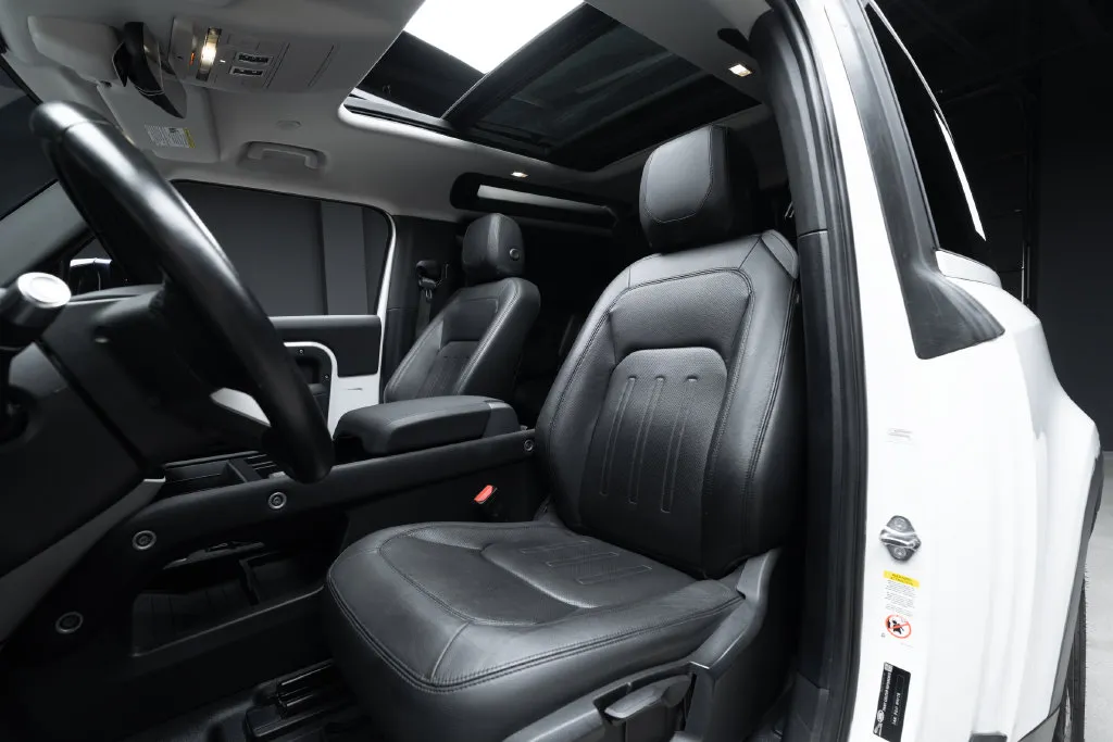 Land Rover Defender photo 24