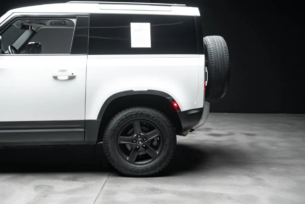 Land Rover Defender photo 18