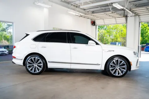 More photos of 2021 Bentley Bentayga V8 at Atlanta Autos, GA