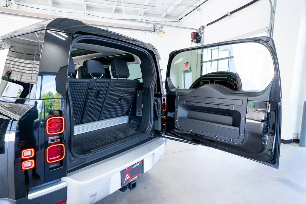2024 Land Rover Defender S - Photo 47