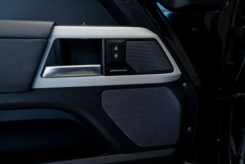 2024 Land Rover Defender S - Photo 29