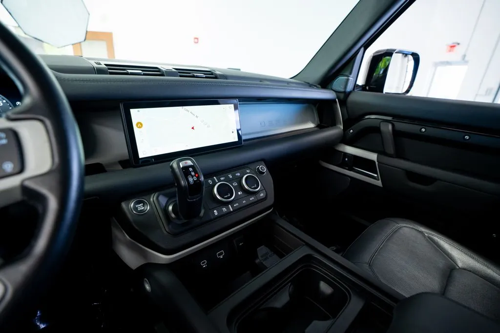 2024 Land Rover Defender S - Photo 40