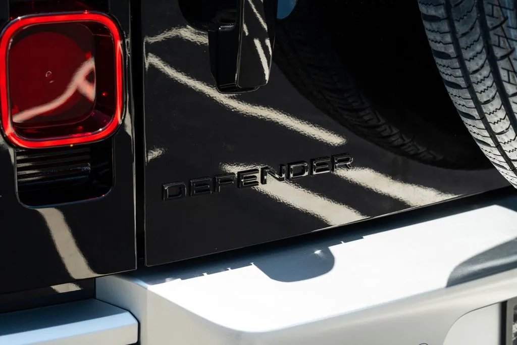 2024 Land Rover Defender S - Photo 20