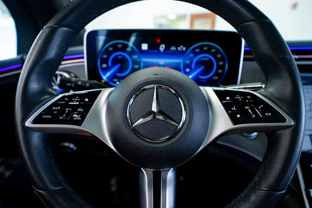 Mercedes-Benz EQE photo 34