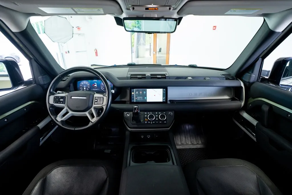 Land Rover Defender 110 photo 49