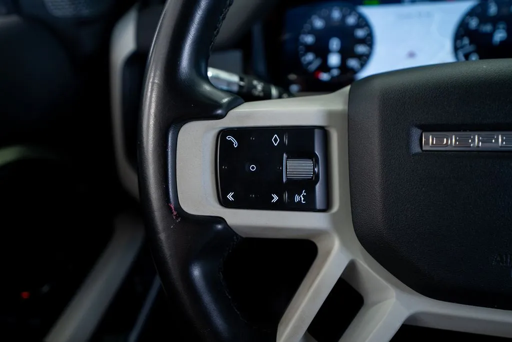 Land Rover Defender 110 photo 37
