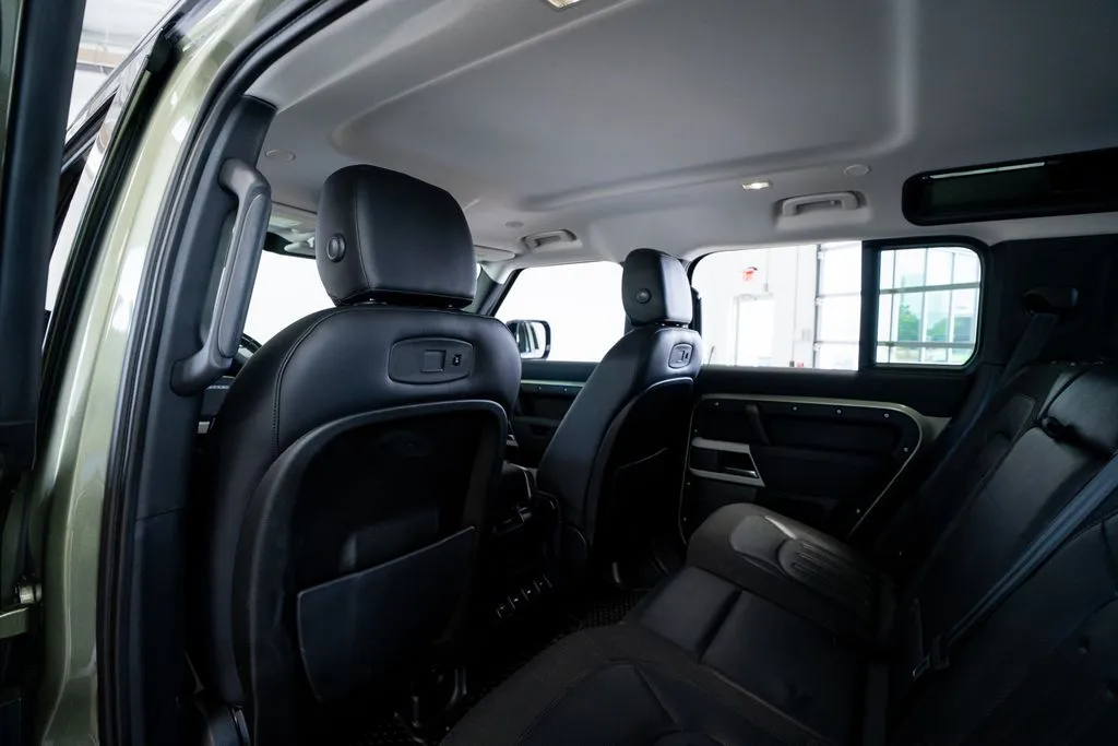 Land Rover Defender 110 photo 47