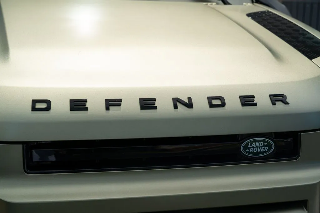 Land Rover Defender 110 photo 6