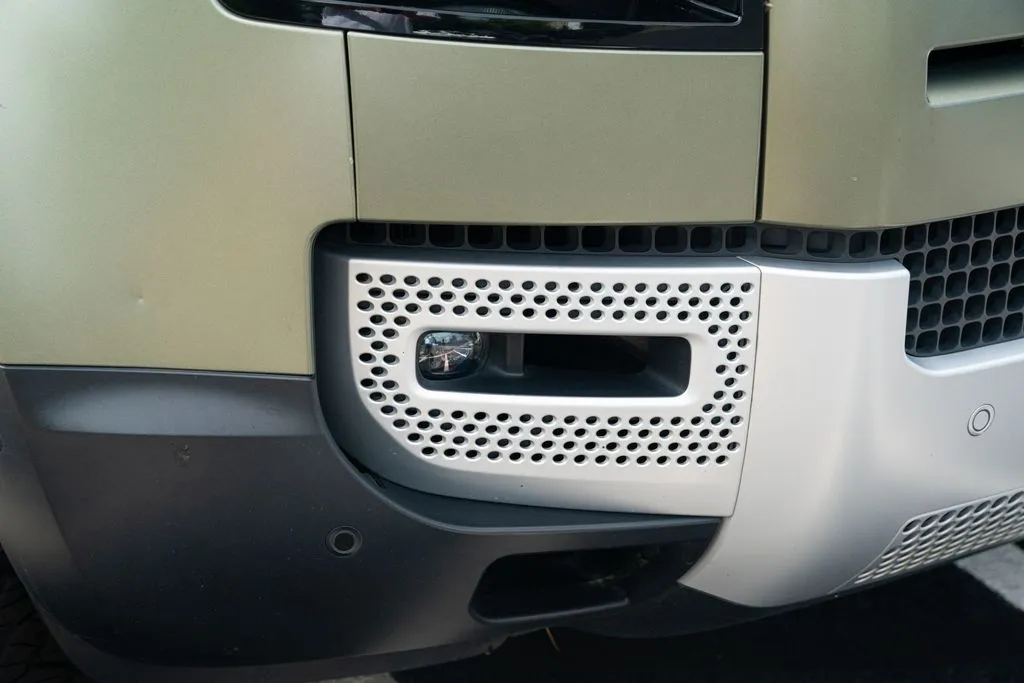 Land Rover Defender 110 photo 10