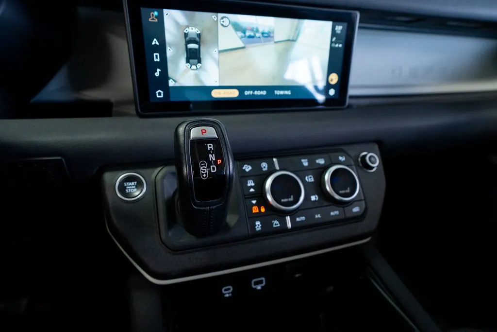 Land Rover Defender 110 photo 43