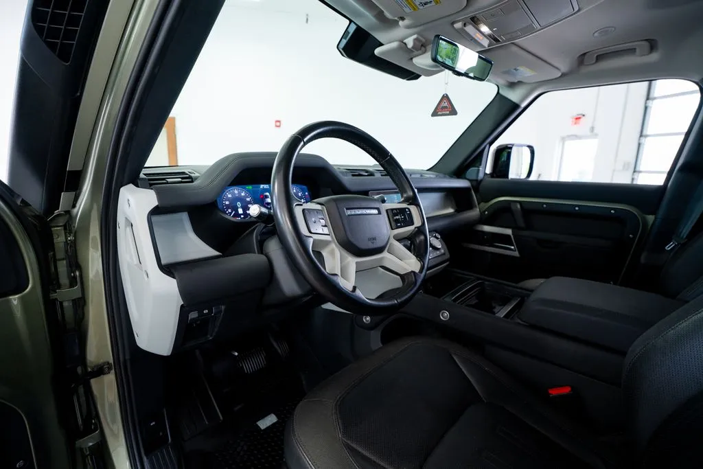 Land Rover Defender 110 photo 30