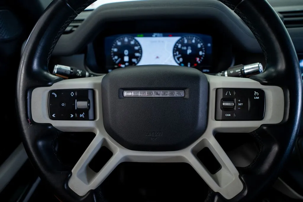 Land Rover Defender 110 photo 36